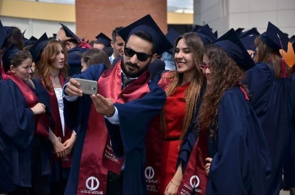 Mezuniyete Ali İsmail Korkmaz Damgası