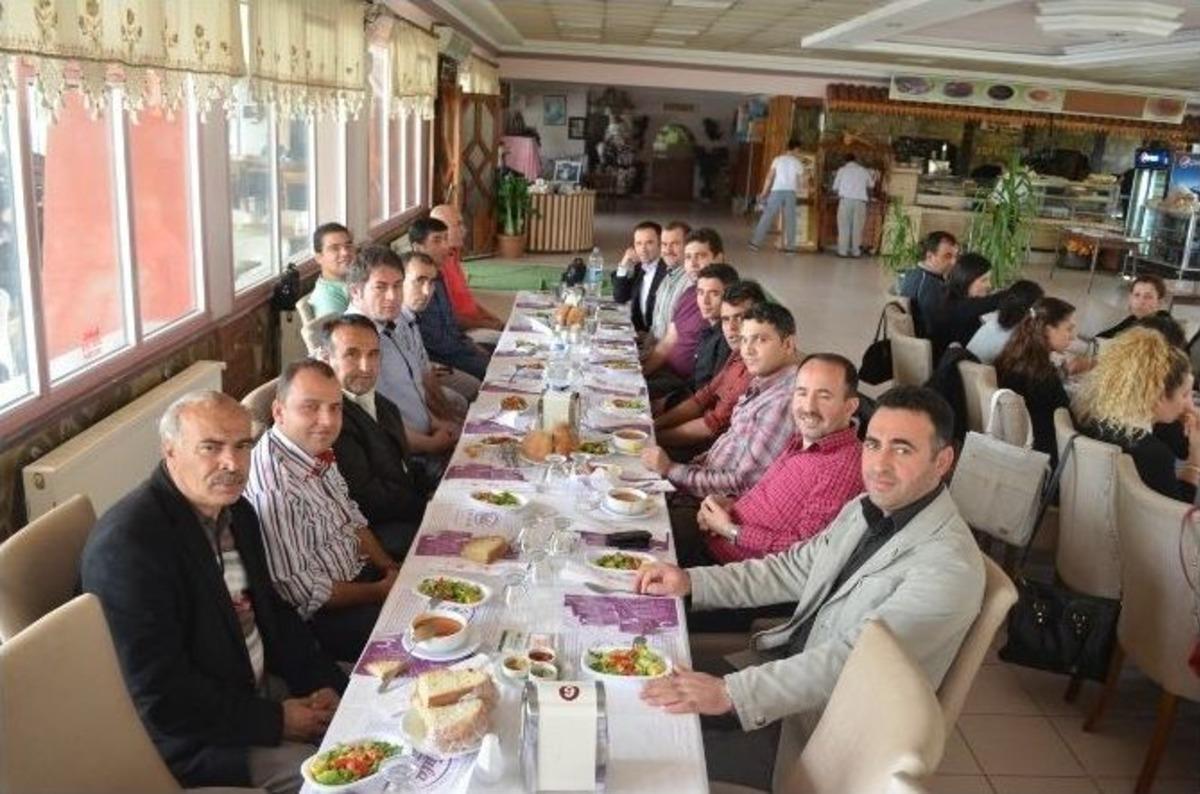 Tayini &Ccedil;ıkan &Ouml;ğretmenlere Veda Yemeği