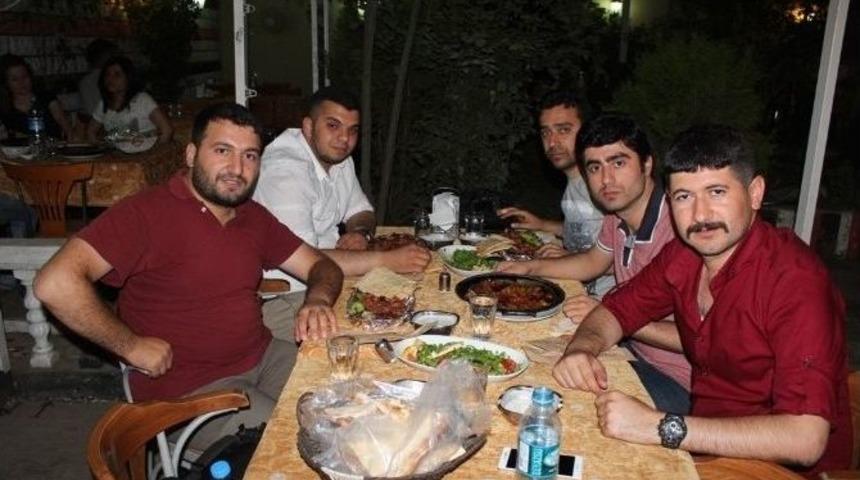 Silopili Y&ouml;netmen Set Ekibi İle Yemekte Buluştu