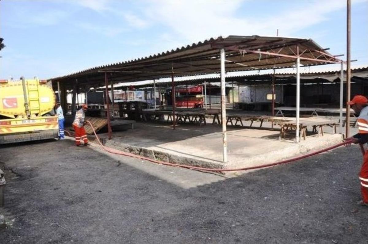 Ayvalık Belediyesi Her Hafta Pazaryerlerini Yıkıyor