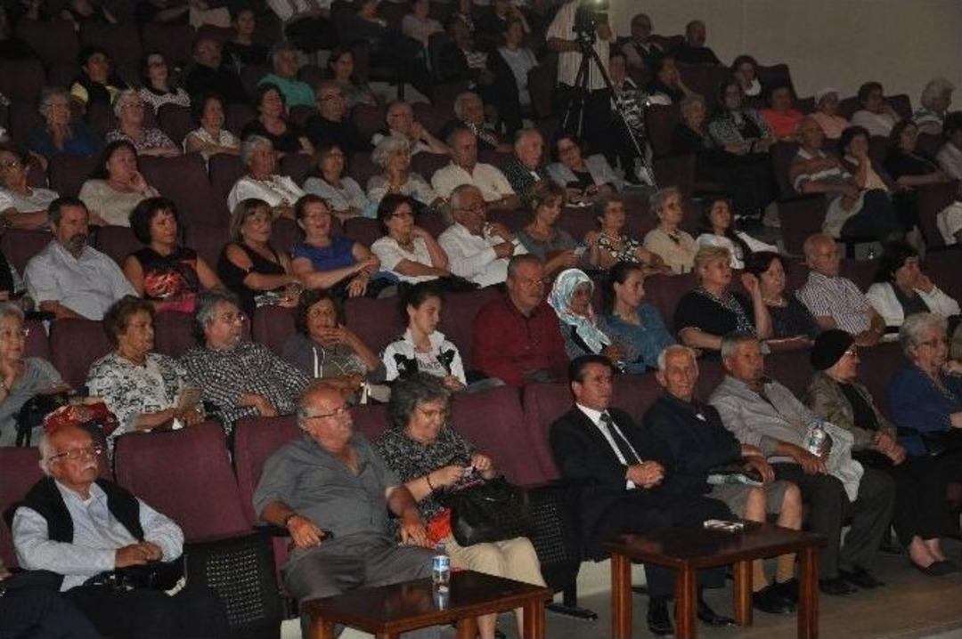 Ş&uuml;kr&uuml; T&uuml;nar K&uuml;lt&uuml;r Merkezi&rsquo;nde T&uuml;rk Sanat M&uuml;ziği Gecesi D&uuml;zenlendi