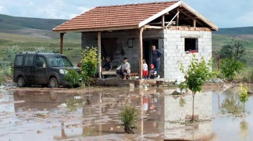 Yozgat'ta  Yağmur Ekili Alanlarda Su Baskınına Neden Oldu