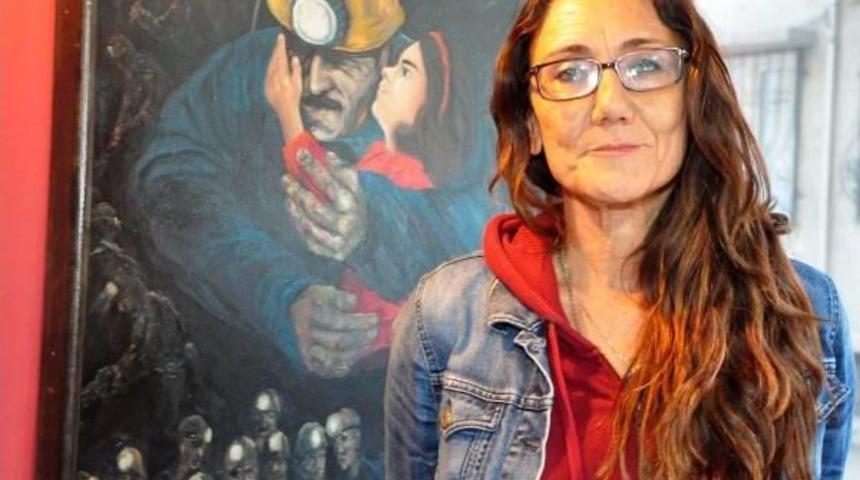 Somalı &Ouml;ğretmen 'polise Direndi' Gerek&ccedil;esiyle  Il&ccedil;eden S&uuml;r&uuml;ld&uuml;