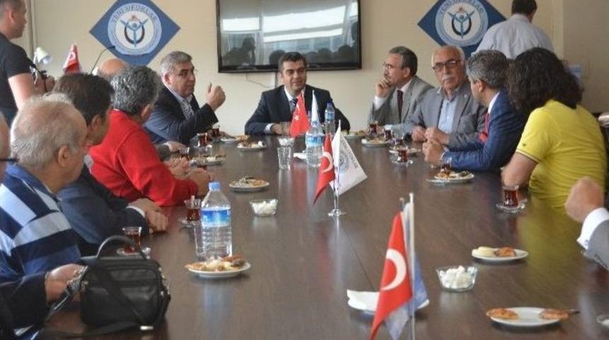 Vali D&uuml;zg&uuml;n&rsquo;den Yeni Ufuklar Derneği Başkanı Argunşah&rsquo;a Ziyaret