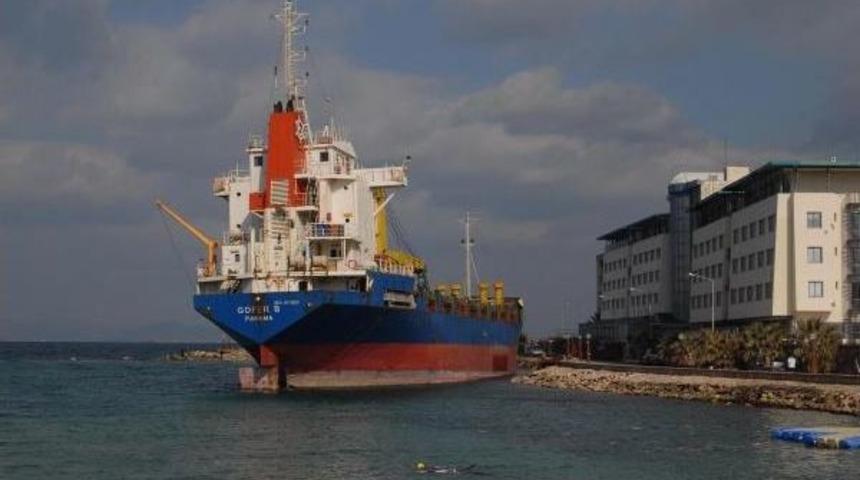 Fırtınada S&uuml;r&uuml;klenen 'hayalet Gemi' Hurda Olacak