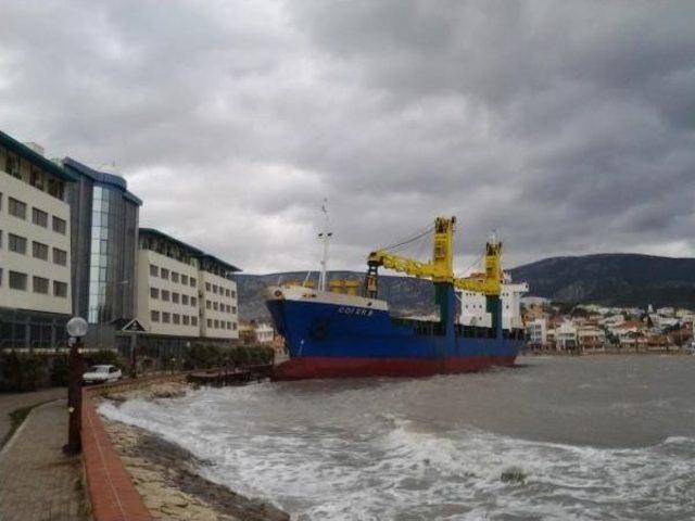 Fırtınada Sürüklenen 'hayalet Gemi' Hurda Olacak