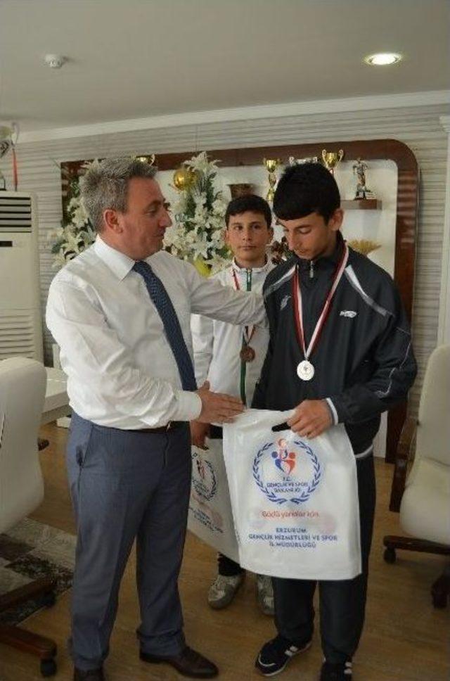 Madalya Avcısı Eskrimciler &Ouml;d&uuml;llendirildi 2