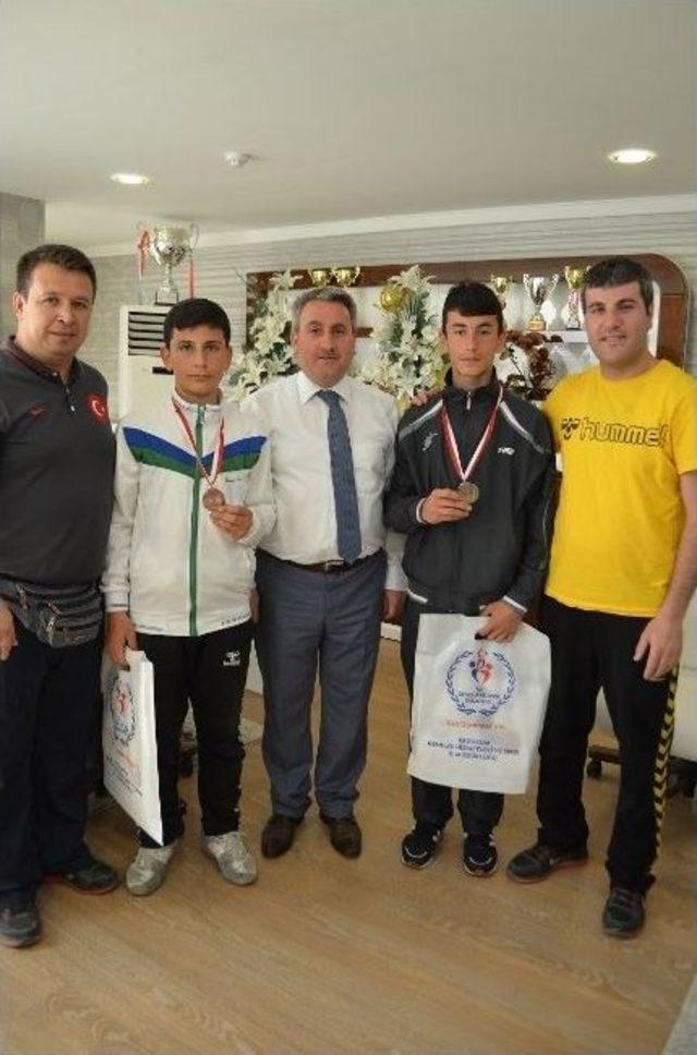 Madalya Avcısı Eskrimciler &Ouml;d&uuml;llendirildi 3