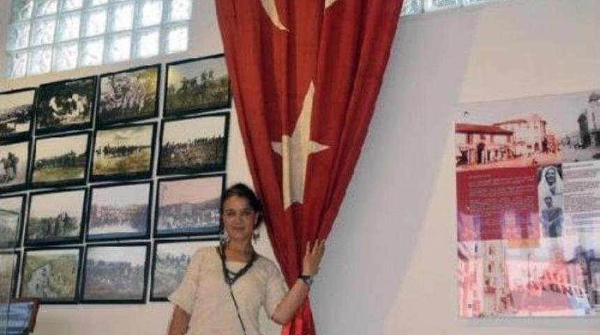 El Emeği T&uuml;rk Bayrağı 93 Yıllık Tarihi Canlandırdı