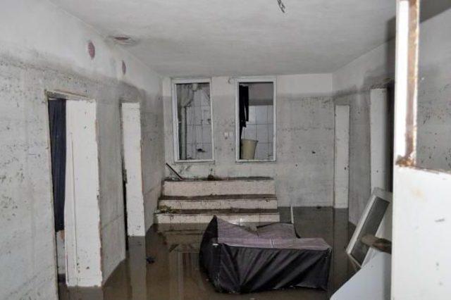 Suriyeli Baba- Kız Kayseri&rsquo;De Su Basan Bodrumda Can Verdi 3