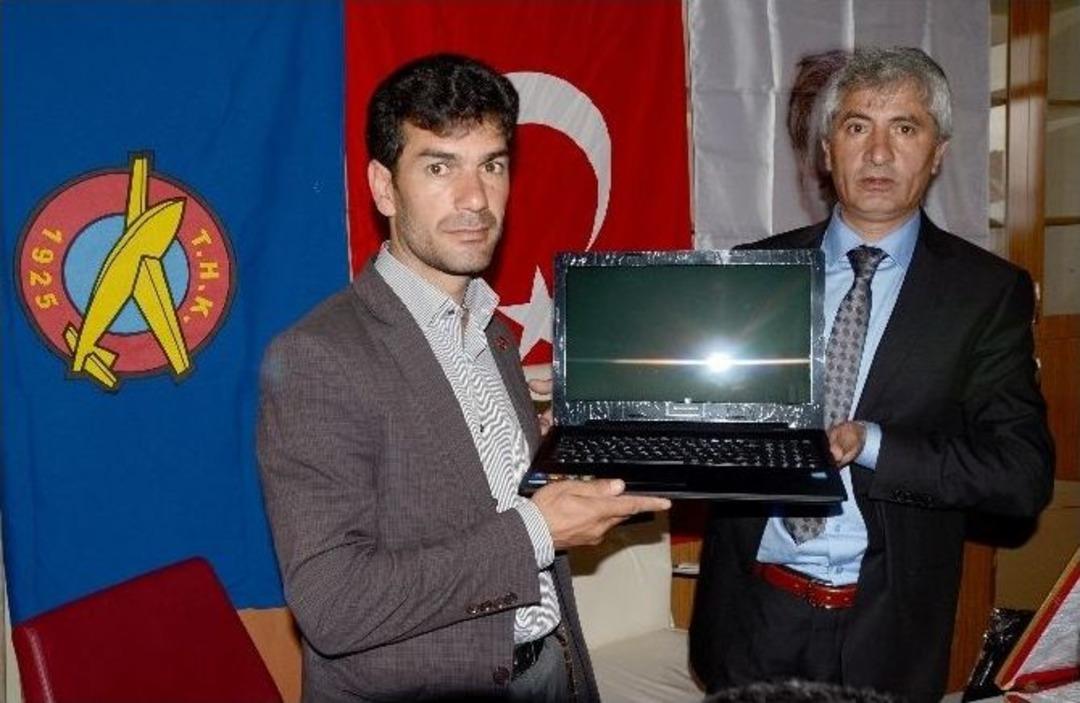 Sarıkamışlı Muhtarlara Diz&uuml;st&uuml; Bilgisayar