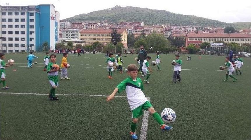Yozgatlı Miniklerin Futbol Sevgisi