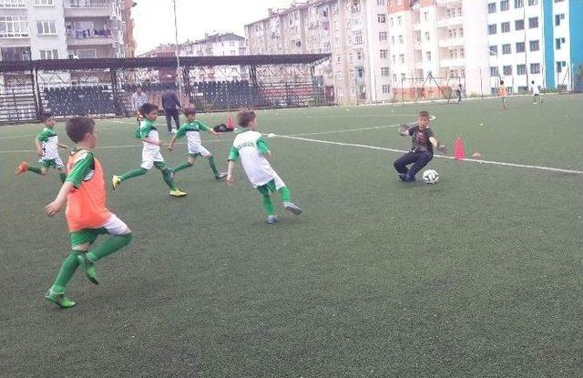 Yozgatlı Miniklerin Futbol Sevgisi