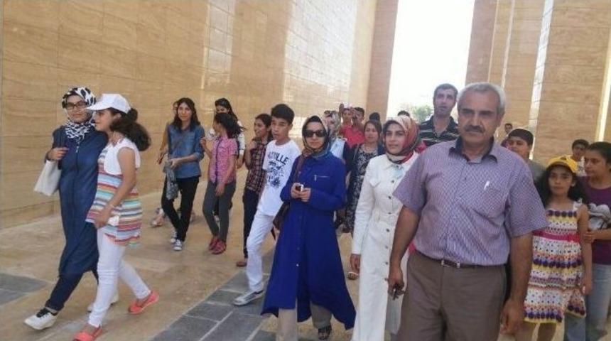 Gen&ccedil;ler M&uuml;zeyi Gezdi