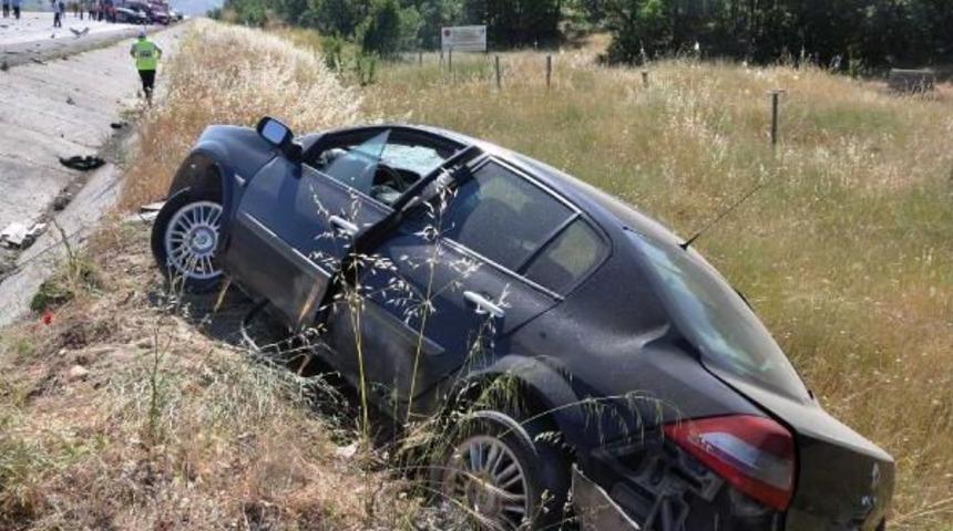 G&ouml;lbaşı&rsquo;Nda Kaza: 1 &Ouml;l&uuml;, 2 Yaralı