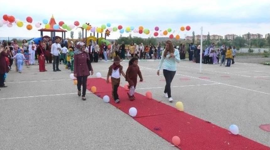 Sungurlu Myo &Ouml;ğrencileri Kost&uuml;m Şenliği D&uuml;zenledi