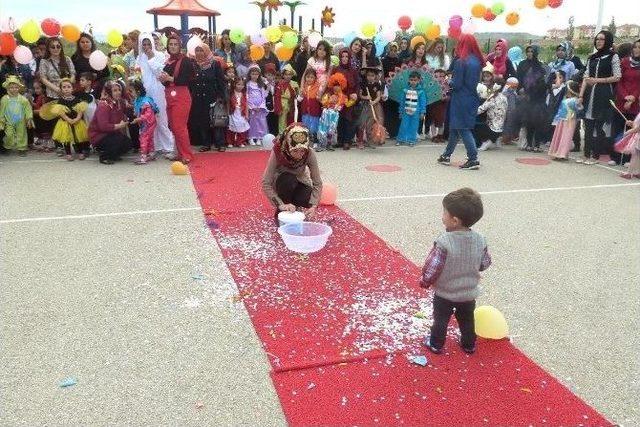 Sungurlu Myo Öğrencileri Kostüm Şenliği Düzenledi