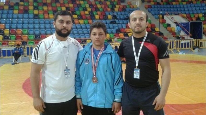Kağıtsporlu İki Minik G&uuml;reşci Madalya Kazandı