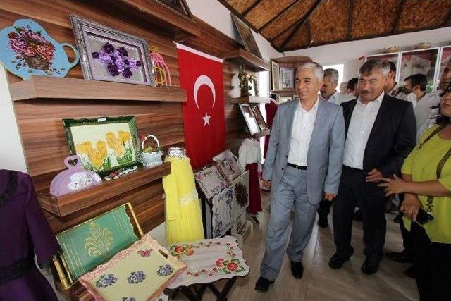 Saruhanlı’da Halk Eğitim Ürünleri Tanıtım Merkezi Açıldı 3