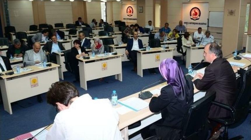 Yeni Evlenen &Ccedil;iftlere Kur&rsquo;an-ı Kerim Ve T&uuml;rk Bayrağı Hediye Edilecek