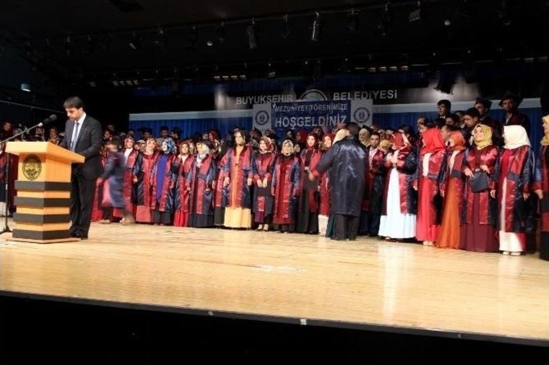 Er&uuml; İlahiyat Fak&uuml;ltesi&rsquo;nden 409 &Ouml;ğrenci Mezun Oldu