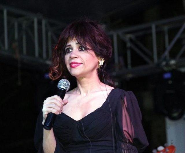 Aydilge, Demirci&rsquo;de Gen&ccedil;leri Coşturdu 1