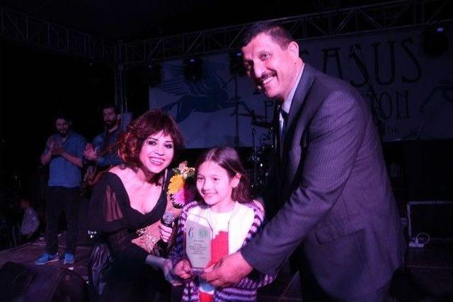 Aydilge, Demirci&rsquo;de Gen&ccedil;leri Coşturdu 2