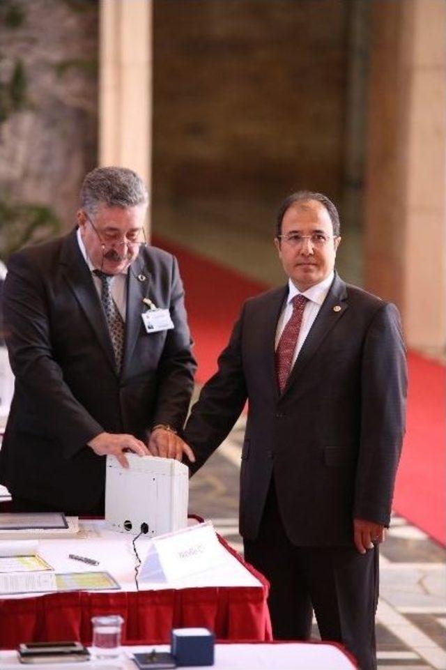 &Ccedil;orum&rsquo;dan Milletvekili Se&ccedil;ilen Kurt, Meclise Eşi İle Birlikte Geldi 3