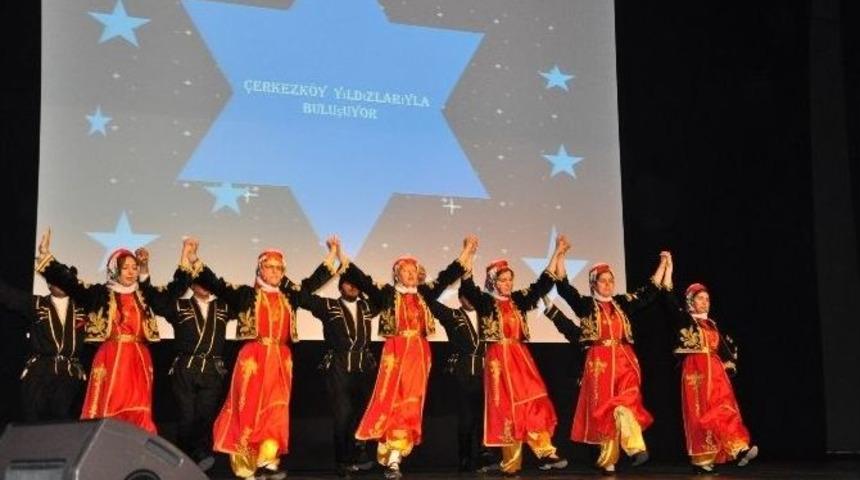 Chp&rsquo;li Vekil Adayı Halk Oyunları Ekibinde