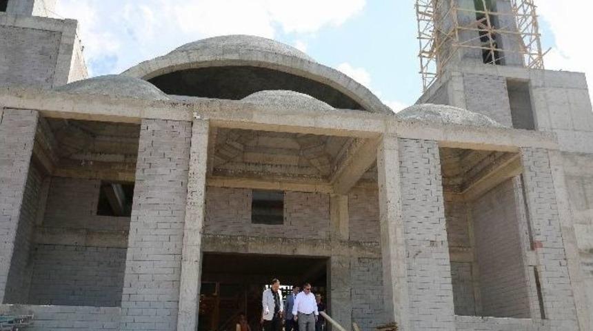 Iğdır &Uuml;niversitesi Kamp&uuml;s Cami Hızla Sona Doğru İlerliyor