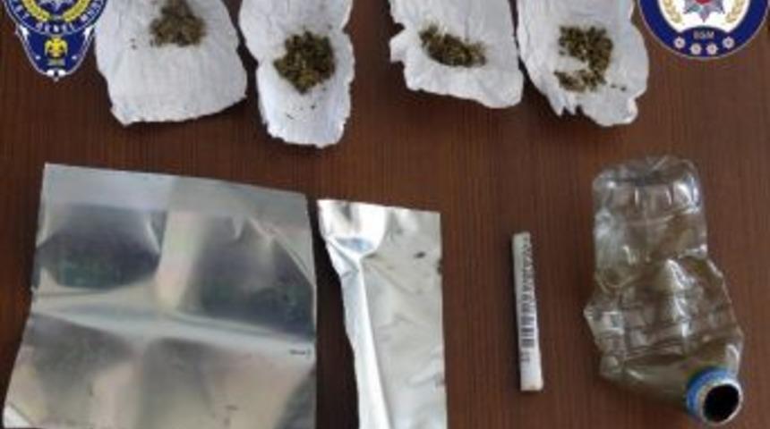 Polisten Uyuşturucuya Ge&ccedil;it Yok