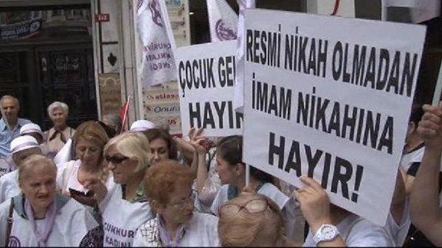 Cumhuriyet Kadınları Derneği'nden Aym Kararına Protesto