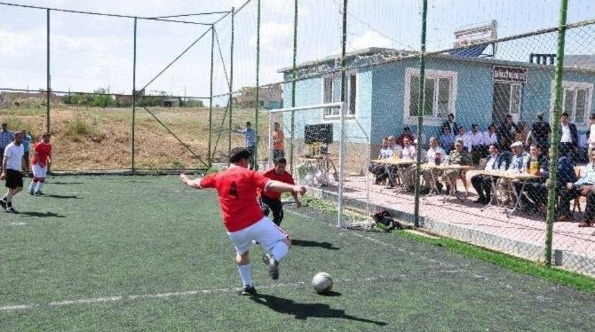 Ekin&ouml;z&uuml; Belediyespor, Namağlup Şampiyon Oldu