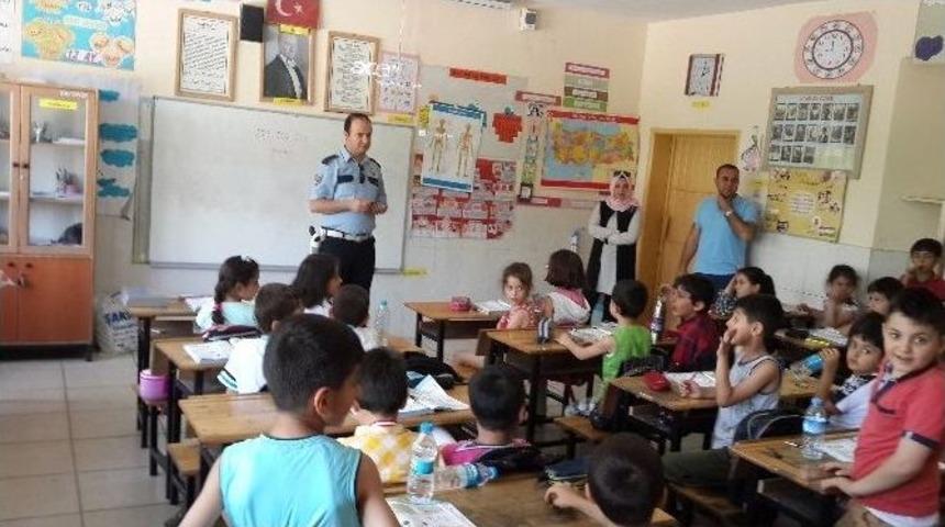 &Ouml;ğrencilere Trafik G&uuml;venliği Anlatıldı