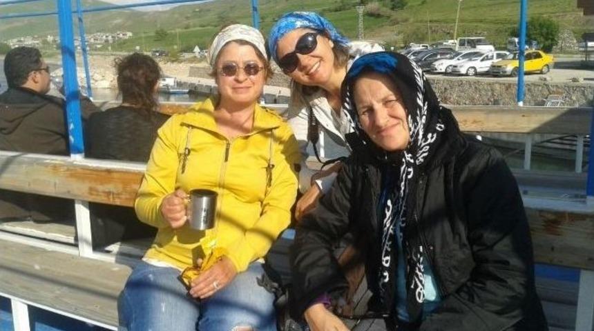 &Ouml;n Yargı Ve Tedirginlikle Geldikleri Van&rsquo;a Hayran Kaldılar