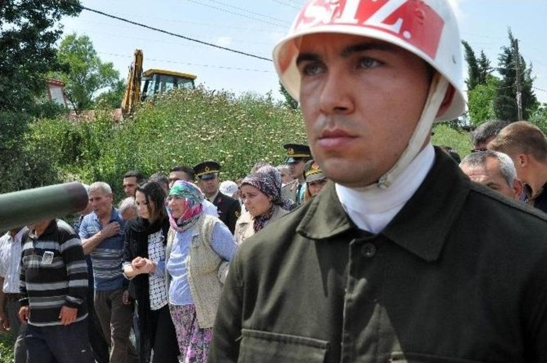 G&ouml;zyaşları Şehit Tayfun Meşe İ&ccedil;in Aktı