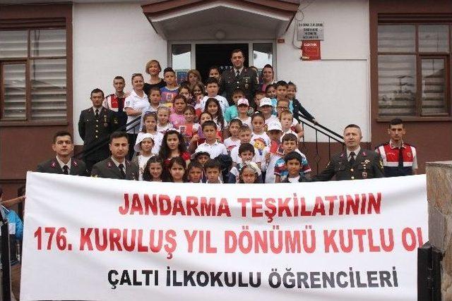 Öğrencilerden Jandarma Ziyareti