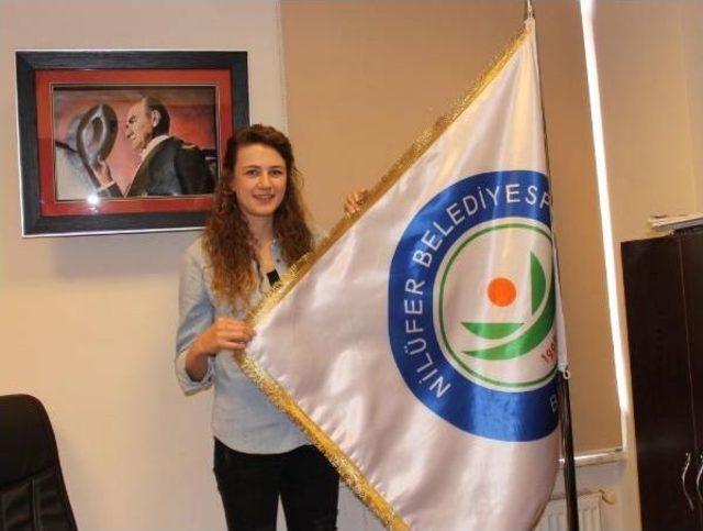 Nil&uuml;fer Belediyespor Meryem le Imzaladı 1