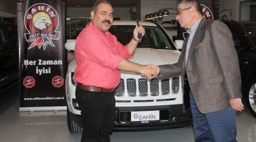 Şahin Sucukları, Jeep&rsquo;leri Talihlilerine Teslim Etti