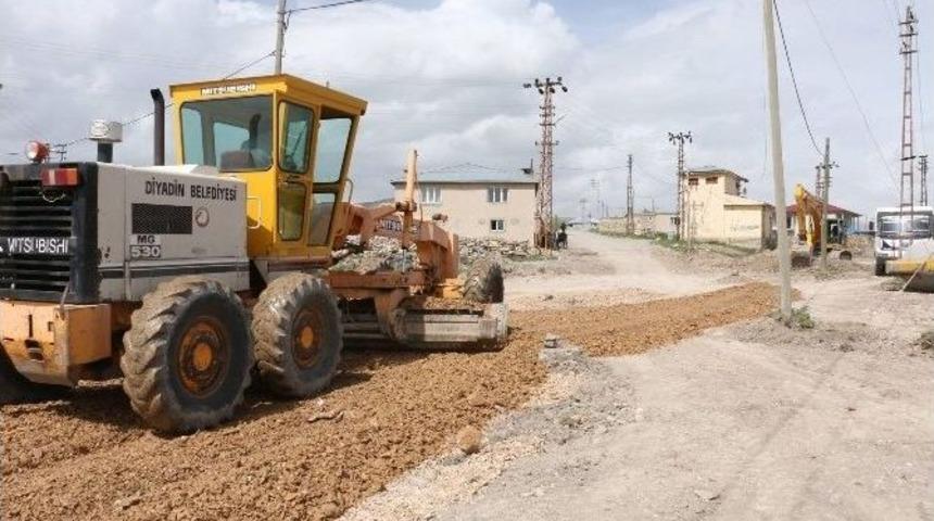 Diyadin&rsquo;de Yol Yapım &Ccedil;alışmaları