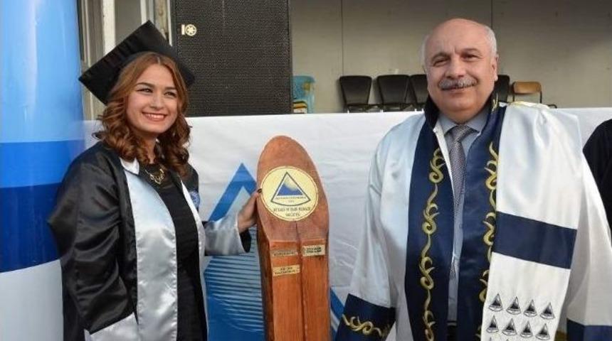 Adıyaman &Uuml;niversitesi &Ouml;ğrencileri Mezun Oldu