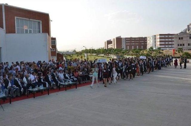 Adıyaman Üniversitesi Öğrencileri Mezun Oldu 1