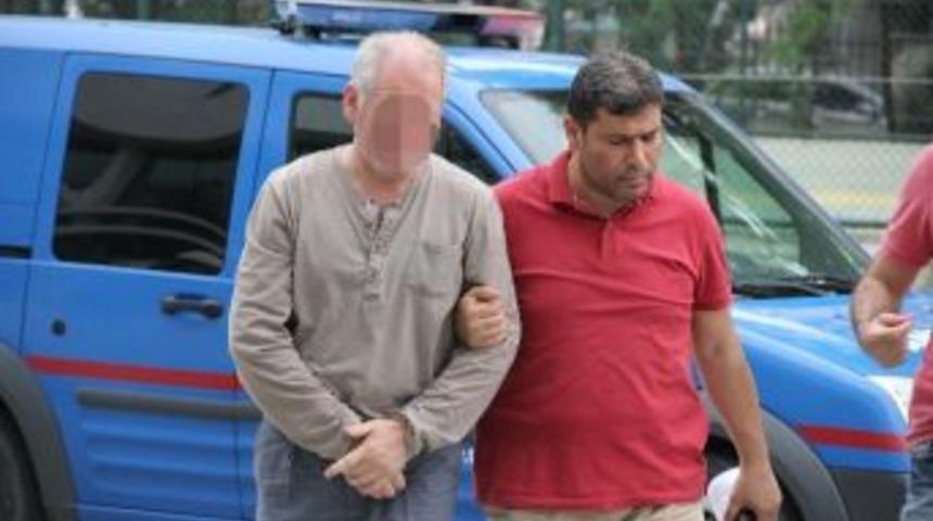 Berber, M&uuml;şteriye K&ouml;t&uuml; Davranan Kalfasını Hastanelik Etti