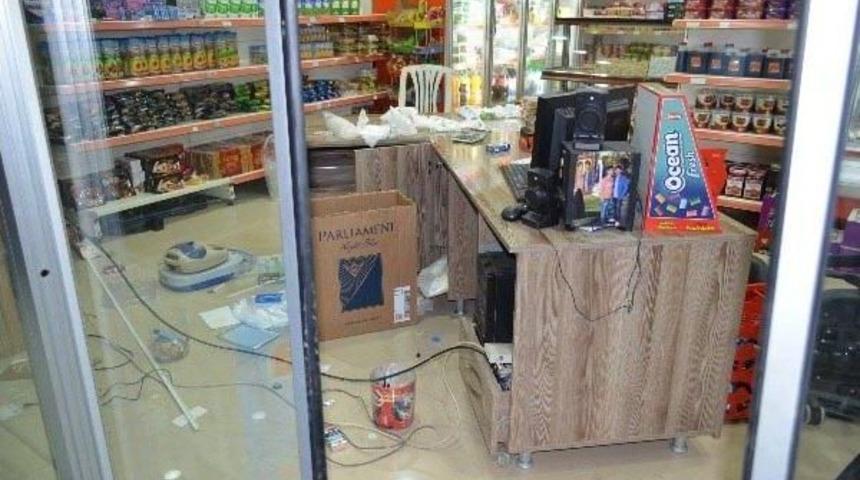 Birer G&uuml;n Arayla Iki Marketten Hırsızlığa 4 Tutuklama