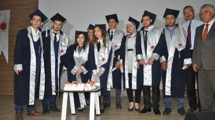 Sorgun Meslek Y&uuml;ksek Okulu İlk Mezunlarını Verdi