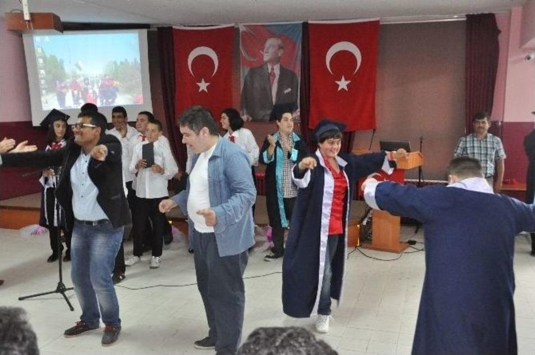 &Ouml;zel &Ouml;ğrencilere &Ouml;zel Mezuniyet Programı