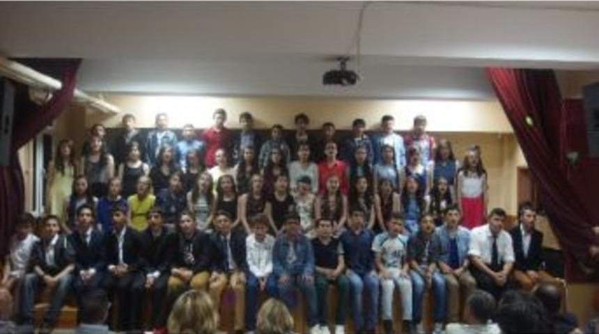 Atat&uuml;rk Ortaokul &Ouml;ğrencilerinden Yıl Sonu G&ouml;sterisi