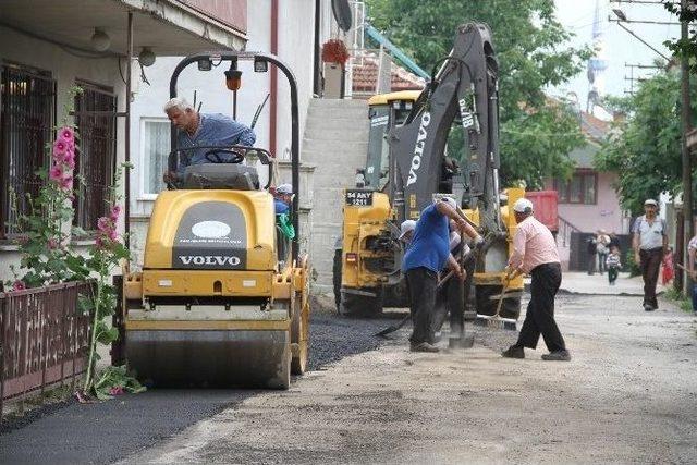 Akyazı Belediyesi Asfalt Yama Çalışmaları Devam Ediyor