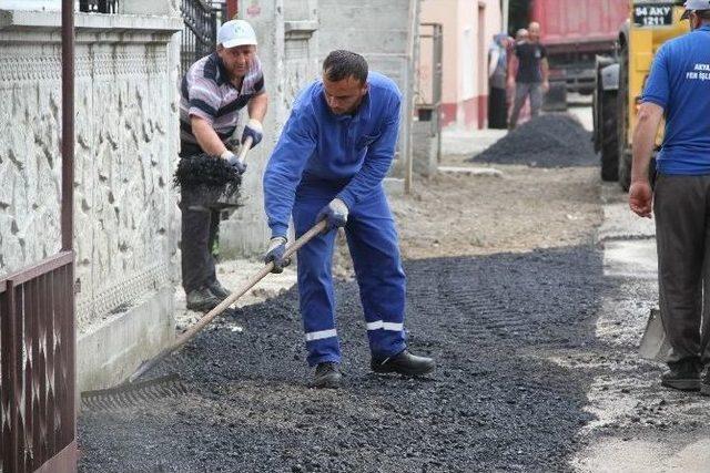 Akyazı Belediyesi Asfalt Yama Çalışmaları Devam Ediyor