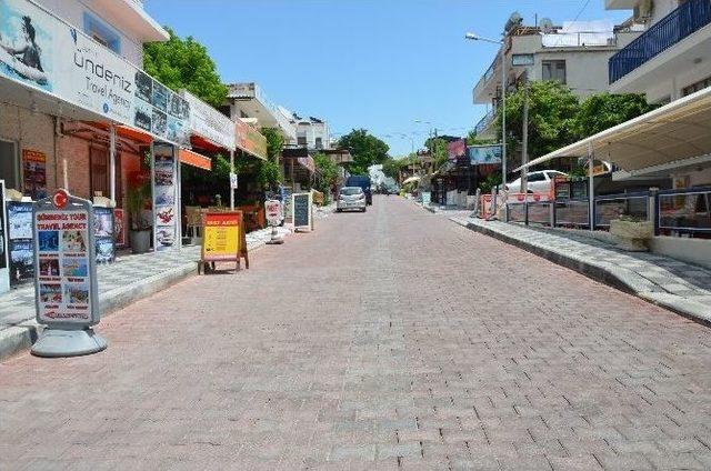Kuşadası&rsquo;nda Yol Yapım &Ccedil;alışmaları 1